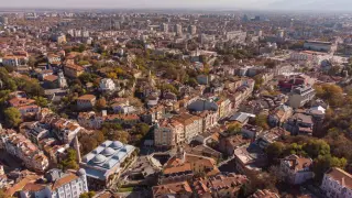 IT спецове купиха хотела на Цар Киро, вече го заградиха