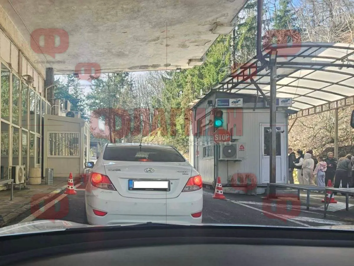 Километрична опашка от коли на границата при Малко Търново