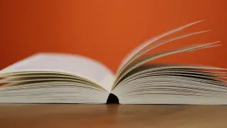 „Оранжево Зелено“ вече е в ръцете на читателите
