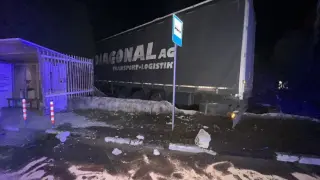 Шофьор на тир с почти 2 промила блъсна ограда на предприятие в Каспичан
