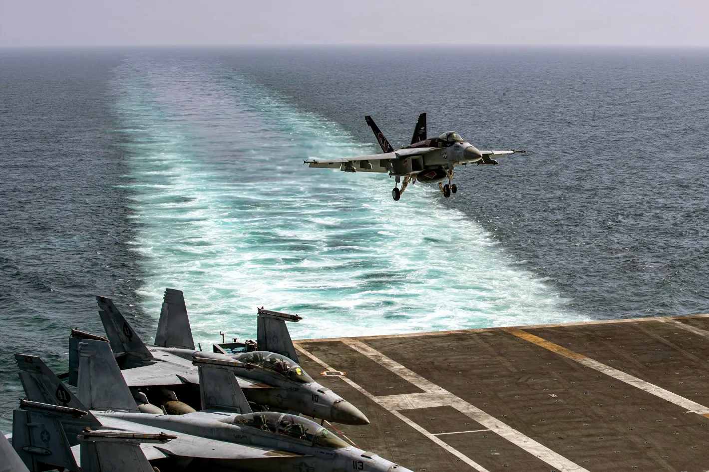 Палубен изтребител F-18E/F на ВМС на САЩ