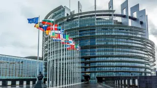 Европарламентът одобри търговската сделка със САЩ при строги условия