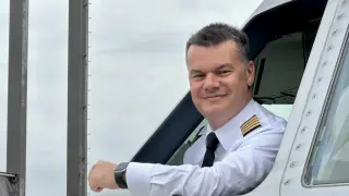 Пътници питат известния пилот Марио Бакалов дали е виждал НЛО