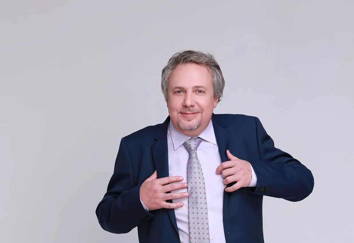 Ненчо Илчев измъкна сутиен от пазвата на водещ в bTV