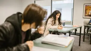 Великобритания удари тежко куп млади нашенци, остави ги без стотинка