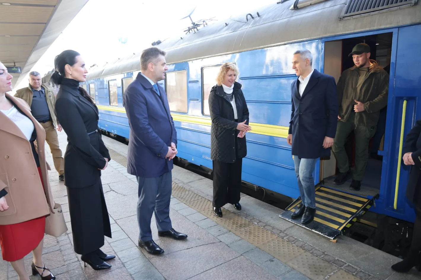 Гюров и министри от служебния кабинет са на посещение в Украйна