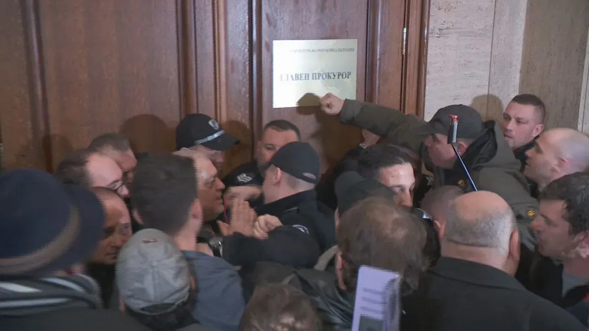 Преди вота! Взлом на кабинета на Сарафов - провокация, готвена от проксито на ПП-ДБ – БОЕЦ