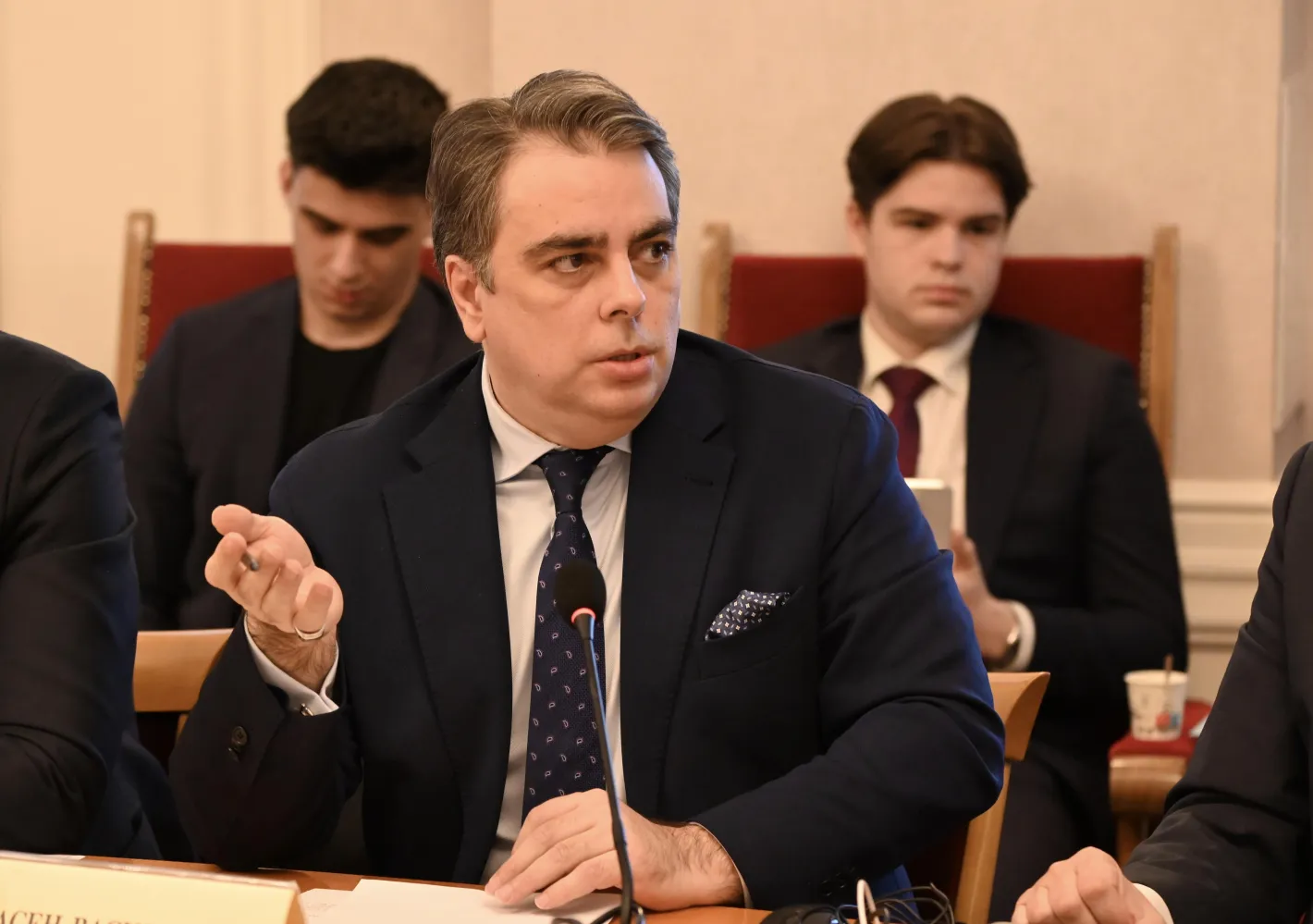 Томислав Дончев върна Асен Василев в първи клас, да учи отново математика