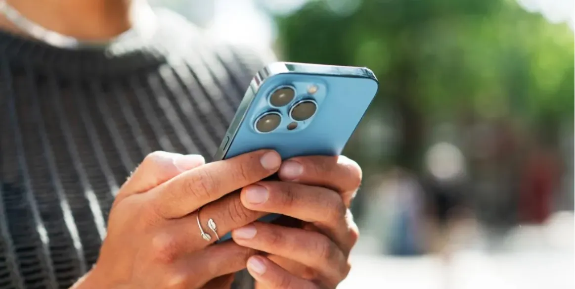 От първия iPhone до 17-и: Блогър сравни снимки от камерите на iPhone от всички поколения