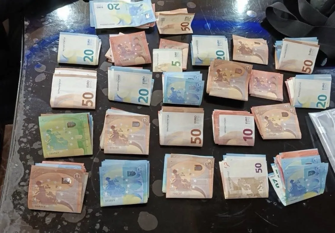 Седем арестувани в Новачене за купуване на гласове, открити са над 50 бона в евро