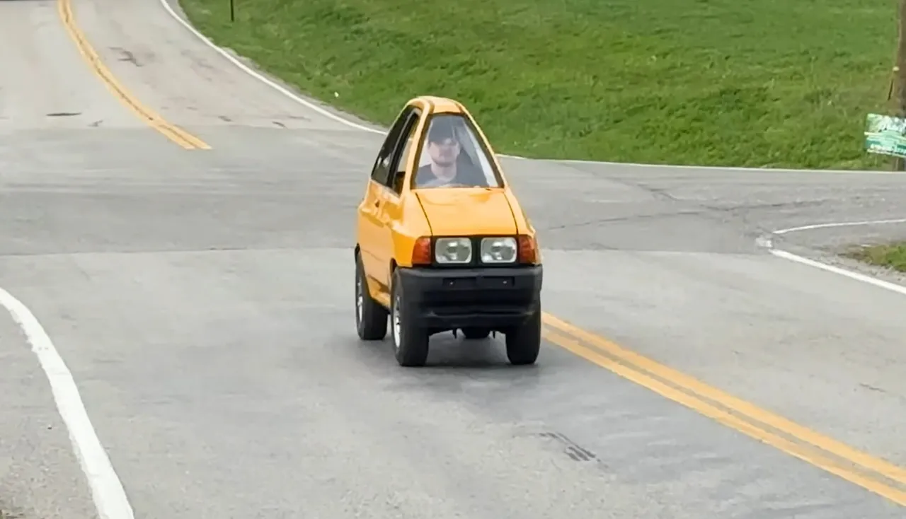 Създадоха изключително тясна кола, която може да се кара по пътищата