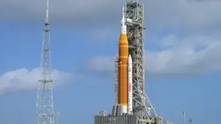 НАСА: Прекъсна връзката с космонавтите на "Орион"