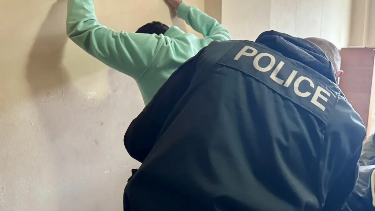 Крадец скочи от тераса при опит за бягство в София