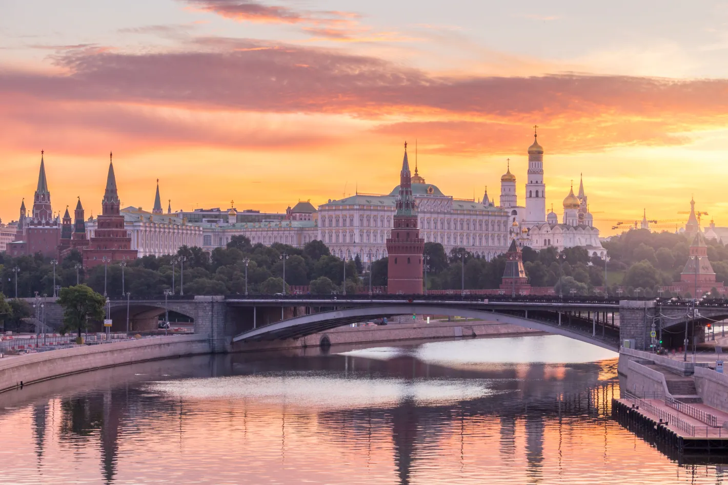 Атака с украински дрон в Москва: жилищна сграда е поразена