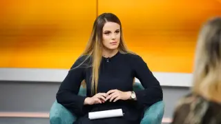 Забавен момент в БНТ: Флора Стратиева разсмя водещия