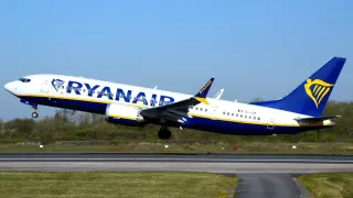 Ryanair затваря базата си на летище в Гърция