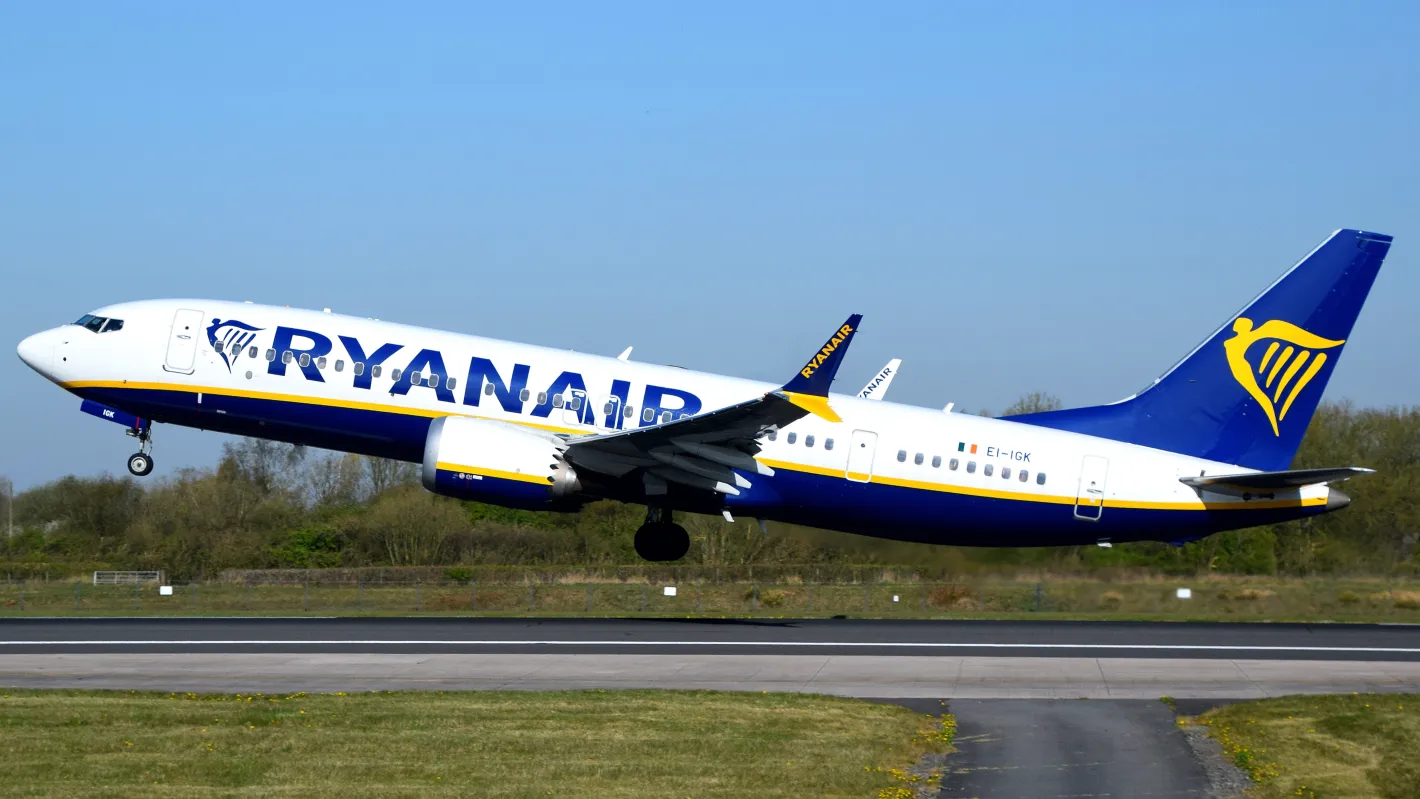 Ryanair затваря базата си на летище в Гърция