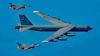САЩ пратиха бомбардировачи B-52 над Иран