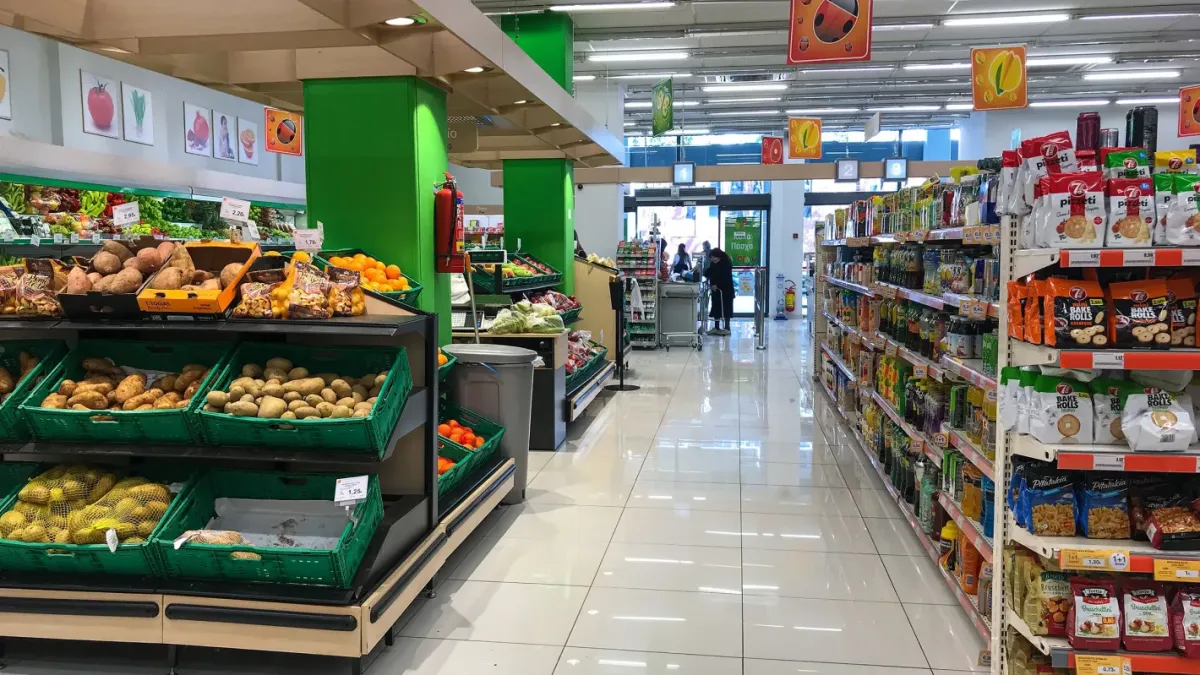 Гърците броят центовете: Великденската трапеза с 20% по-скъпа