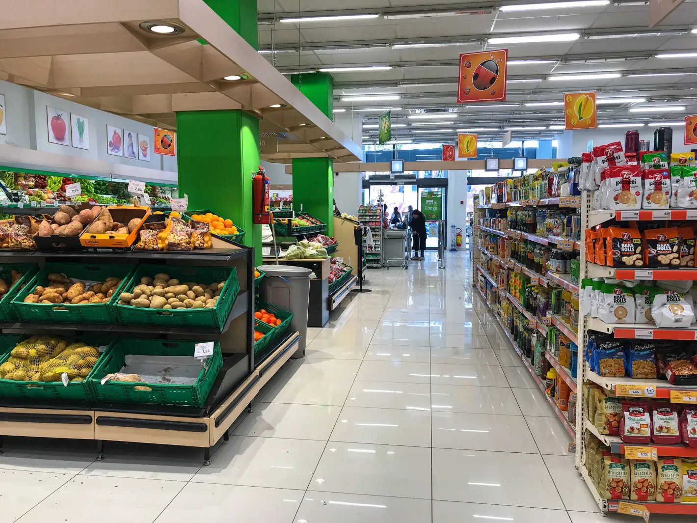 Гърците броят центовете: Великденската трапеза с 20% по-скъпа