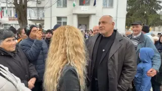 Бойко Борисов в Алфатар: Няма да има война в България, само ви плашат