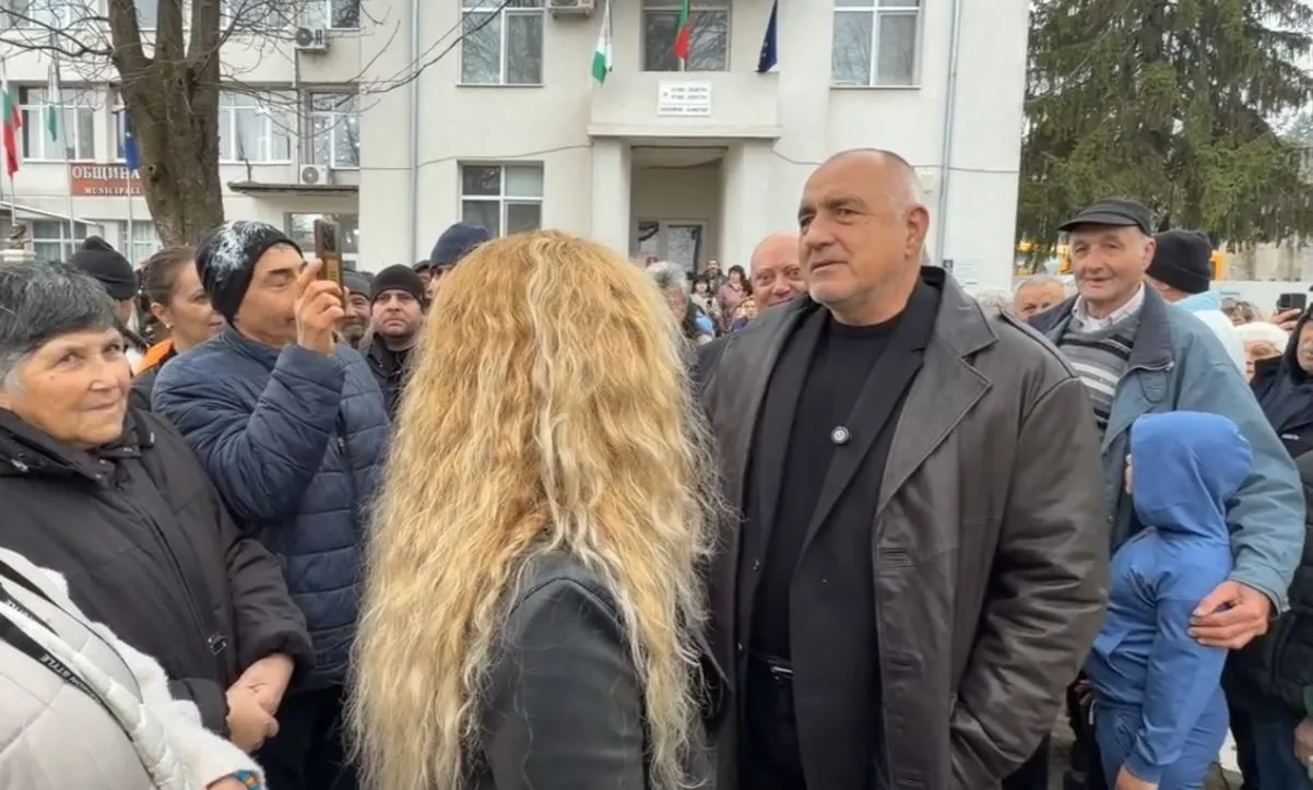 Бойко Борисов в Алфатар: Няма да има война в България, само ви плашат