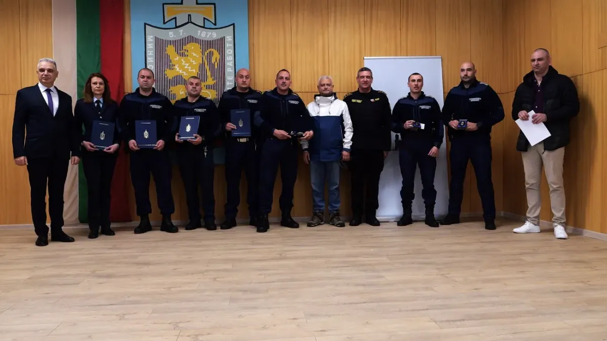 Министър Дечев прояви неуважение към полицаите, спасили дете в Ямбол