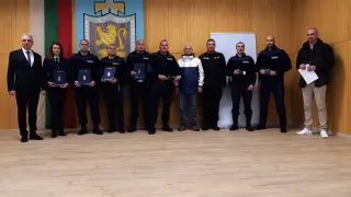 Министър Дечев прояви неуважение към полицаите, спасили дете в Ямбол