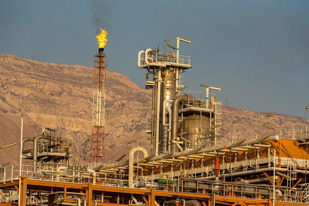 Нападение по най-голямото нефтохимическо съоръжение на Иран от Израел