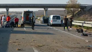 Тежка катастрофа на АМ „Тракия“: Кола се вряза в паркиран автомобил с бебе пред бензиностанция