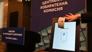 Техническа грешка в ЦИК: „Лопатите“ за машинния вот се оказаха лаптопи