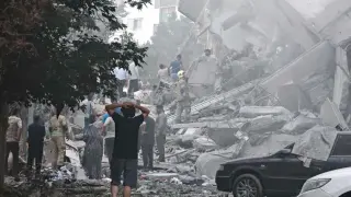Израелски удари поразиха военни бази и университет в Техеран