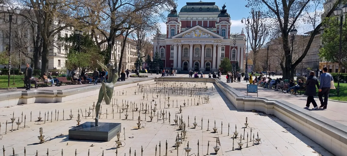 НИМХ: Дъжд и понижение на температурите днес, сняг в планините