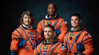 Социални мрежи твърдят: Полетът на „Артемис II“ не е истински