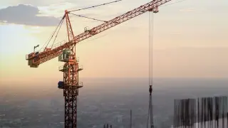350-тонен кран се срути в Белград, има загинал
