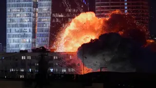 Иран с нова ракетна атака срещу Израел, часове след примирието с Тръмп