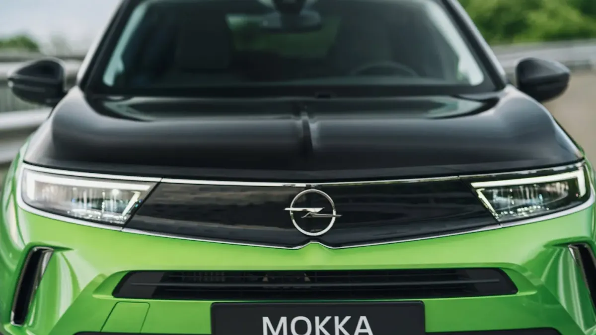 Opel крие „великденски яйца" в колите си повече от 20 години по молба на дете