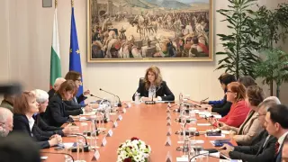 Илияна Йотова събра институциите, отговорни за честността на вота