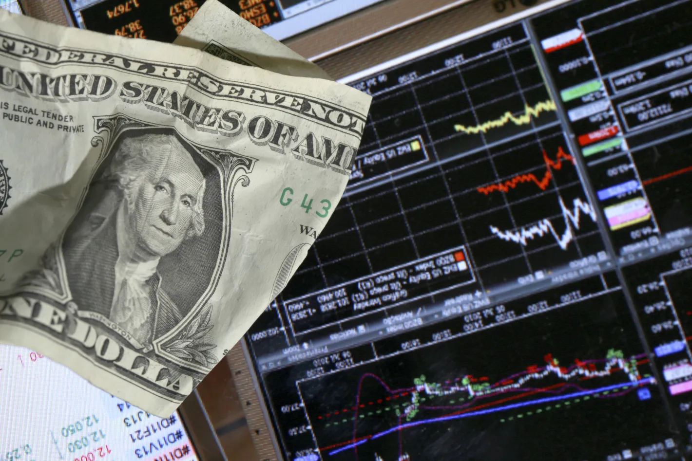 Подозрителни инвестиции: Заложиха $950 милиона за спад в петрола часове преди примирието