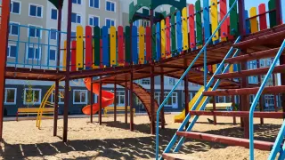 Граждани сигнализират за опасна детска площадка в столичния квартал „Овча купел“