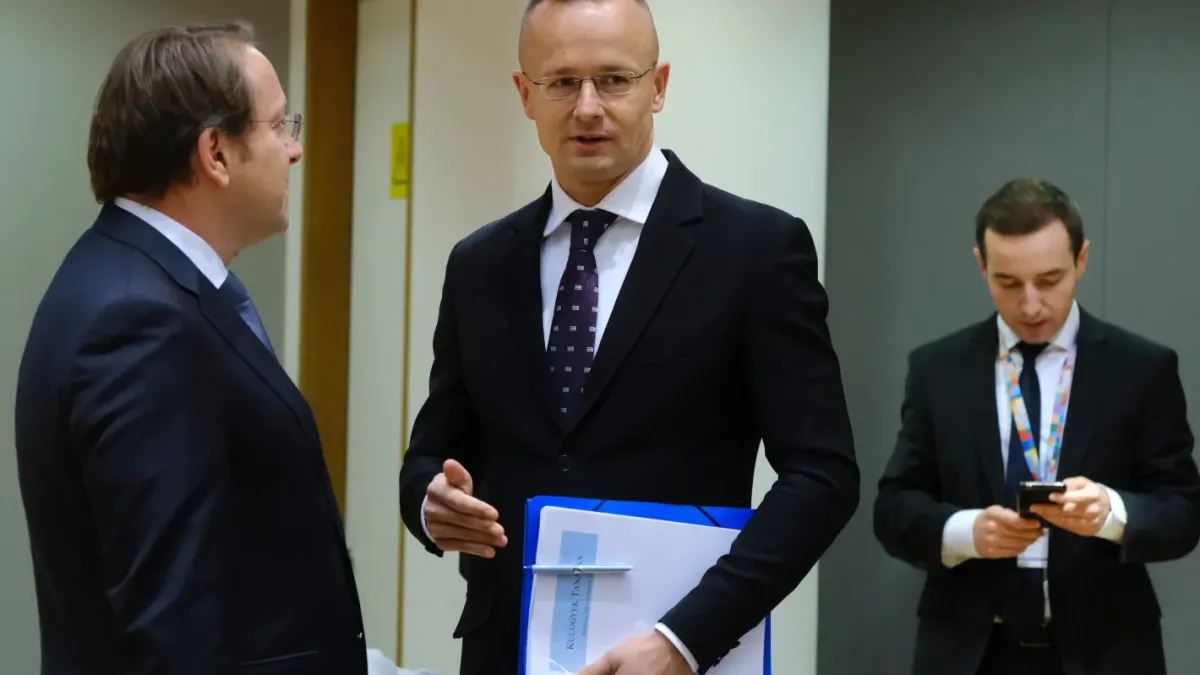Изтекли разговори разкриват тайни преговори между Сиярто и Лавров