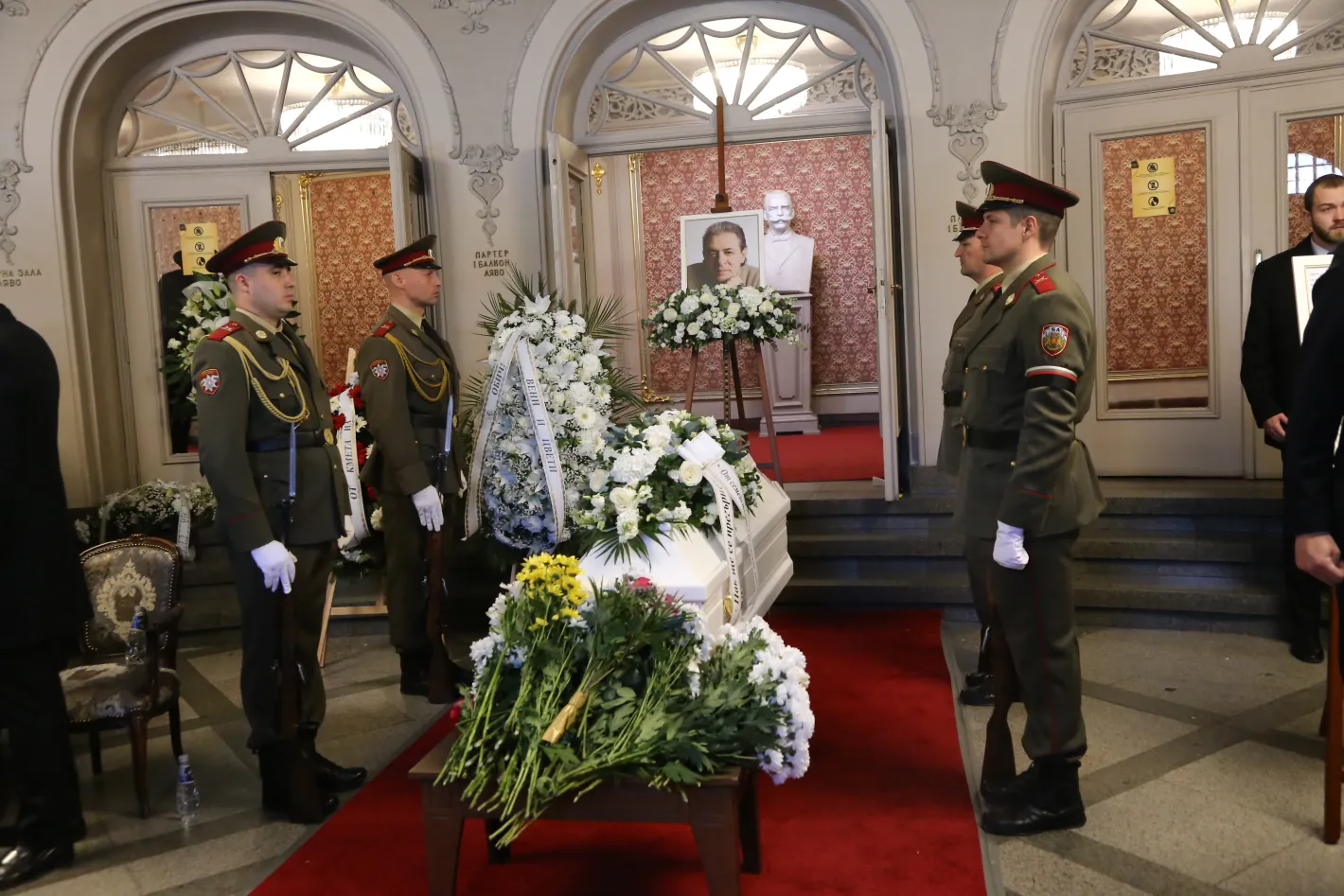България се прощава с великия Михаил Белчев, съпругата му ридае: Не знам как се живее без него