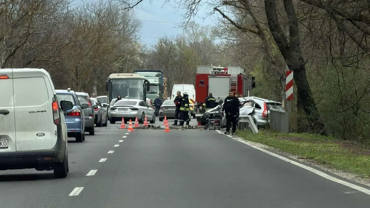 Тежка катастрофа блокира Подбалканския път, има жертва