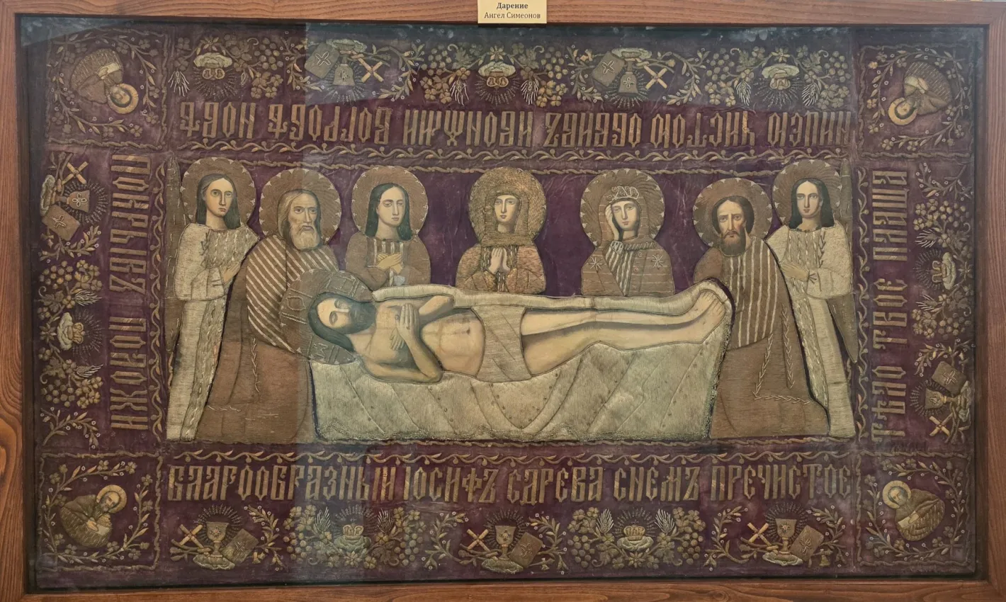 Ангел Симеонов дари безценна плащеница на храм-паметник „Св. Александър Невски“