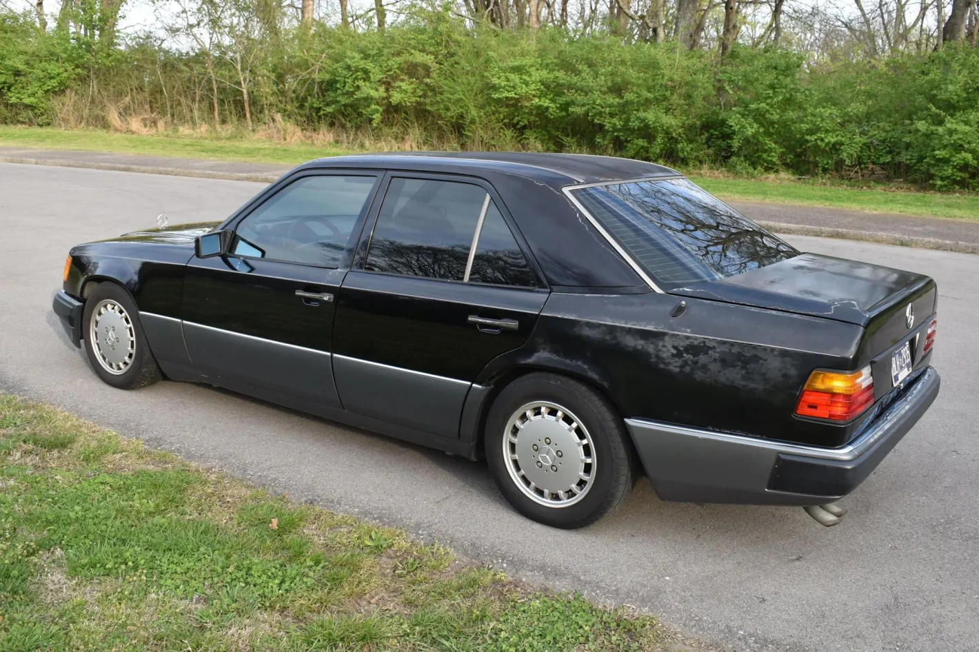 Немско качество: Mercedes W124 с над 1,6 милиона км пробег е обявен за продажба