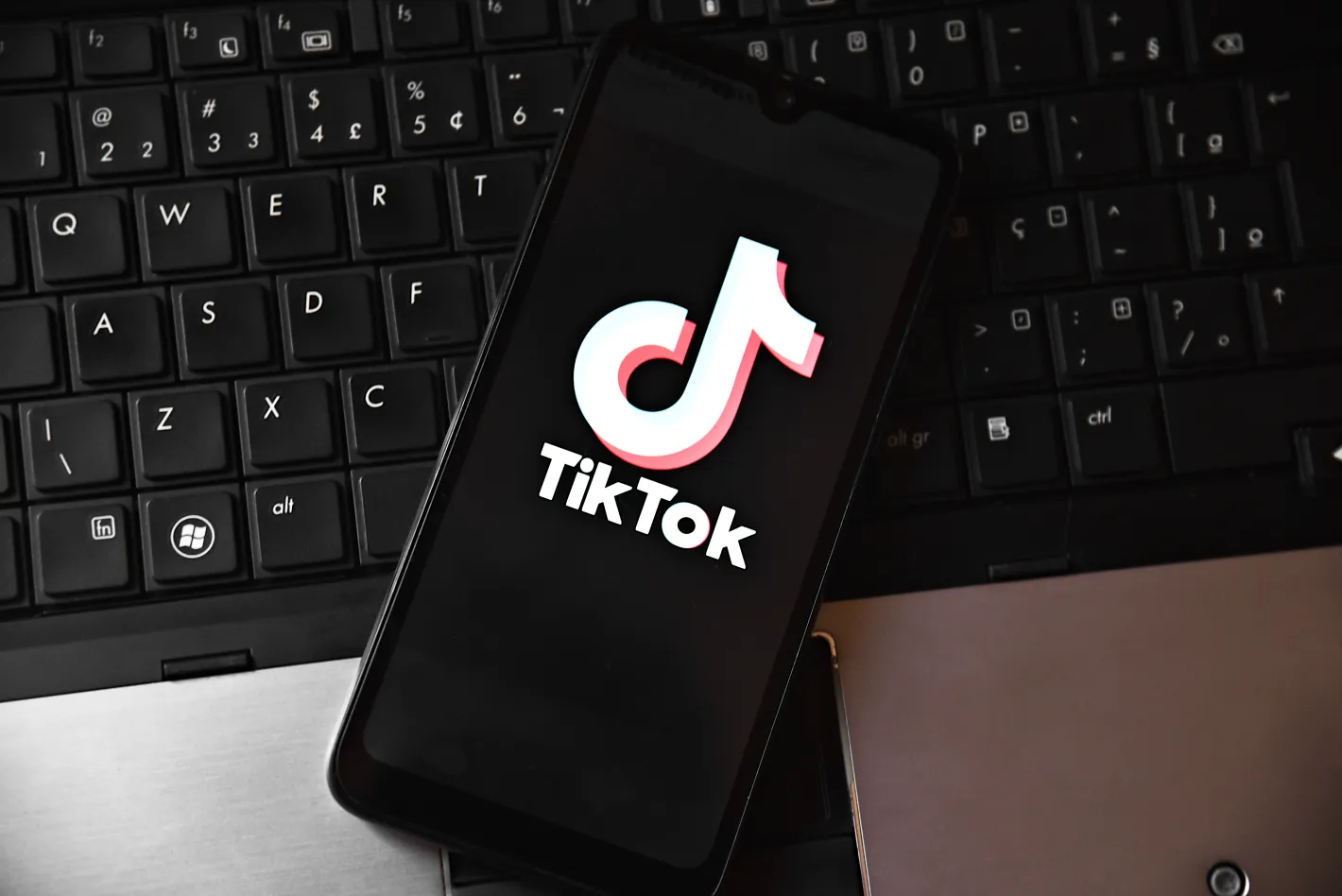 TikTok закри над 30 акаунта в България заради изборни манипулации