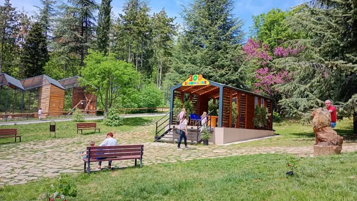 Специални козунаци и яйца за животните в зоопарка в Стара Загора