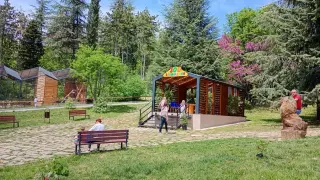 Специални козунаци и яйца за животните в зоопарка в Стара Загора