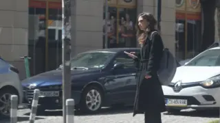 Млада надежда на ДБ-тата се щура като муха без глава из София