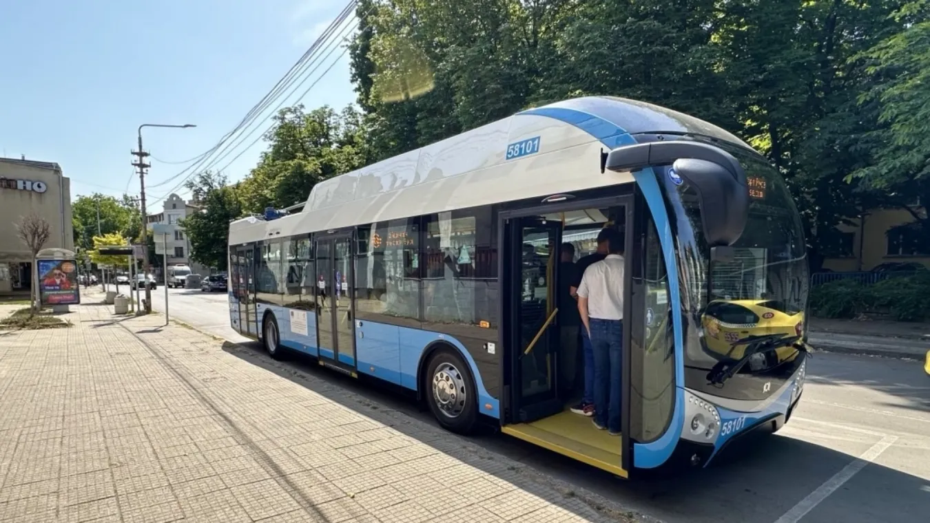 Шофьор на автобус опита да прибере рестото на пътник в наш град